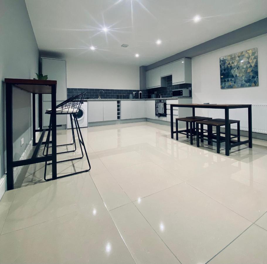 רדקאר Seaview Luxury Apartments מראה חיצוני תמונה